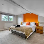 4 Bedroom, 6 Beds, 3 Bathrooms, Near Nec & Birmingham Airport, Business, Contractor And Family Friendly, Free Wi-Fi, Free Parking