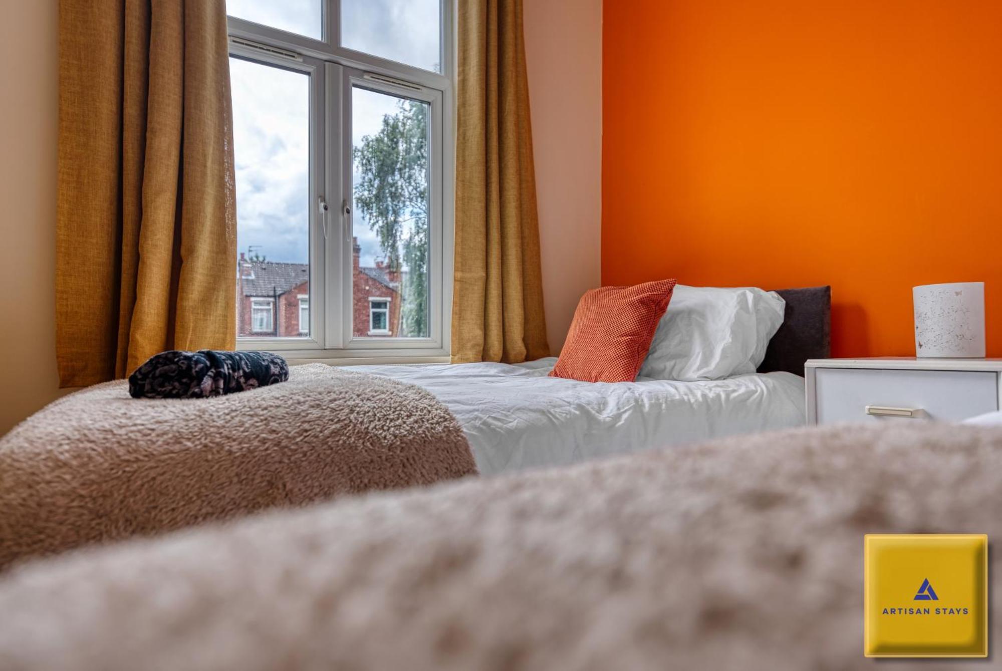Сasa de vacaciones 4 Bedroom, 6 Beds, 3 Bathrooms, Near Nec & Birmingham Airport, Business, Contractor And Family Friendly, Free Wi-fi, Free Parking *