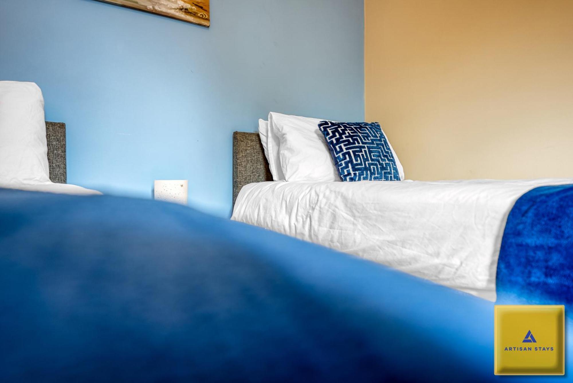 4 Bedroom, 6 Beds, 3 Bathrooms, Near Nec & Birmingham Airport, Business, Contractor And Family Friendly, Free Wi-fi, Free Parking *