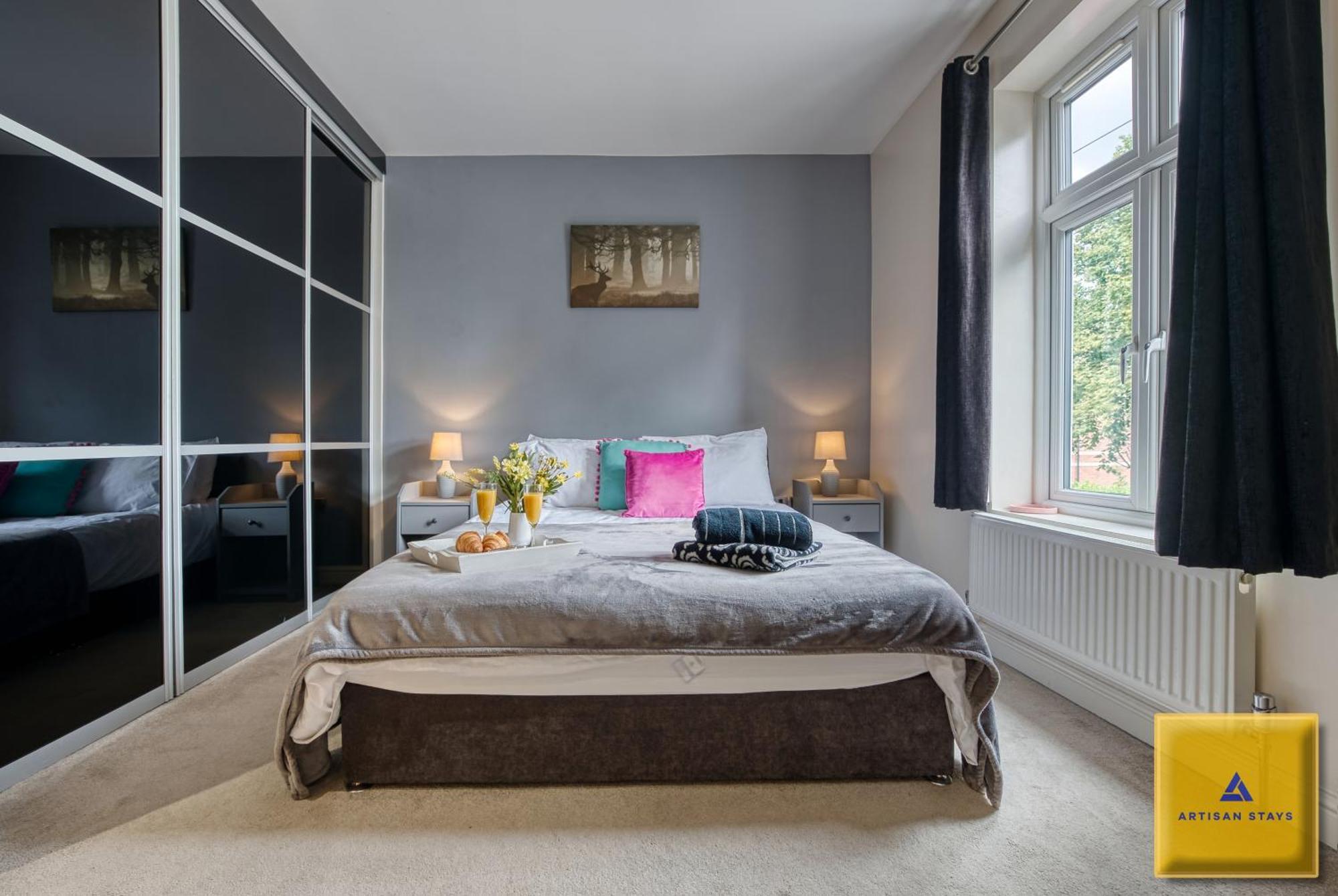 4 Bedroom, 6 Beds, 3 Bathrooms, Near Nec & Birmingham Airport, Business, Contractor And Family Friendly, Free Wi-fi, Free Parking Сasa de vacaciones *