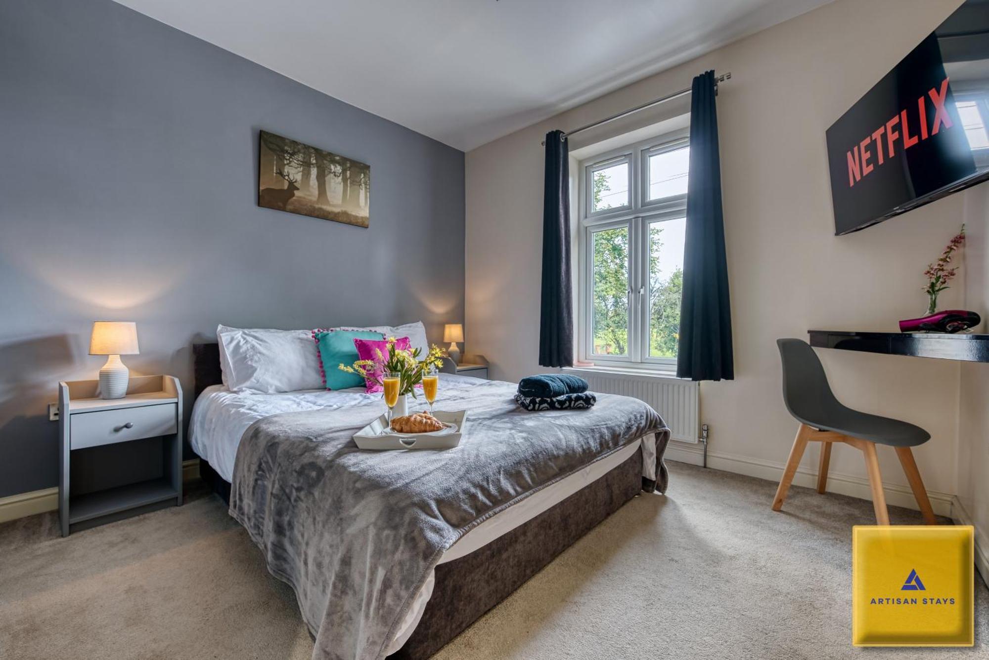 4 Bedroom, 6 Beds, 3 Bathrooms, Near Nec & Birmingham Airport, Business, Contractor And Family Friendly, Free Wi-fi, Free Parking Сasa de vacaciones *