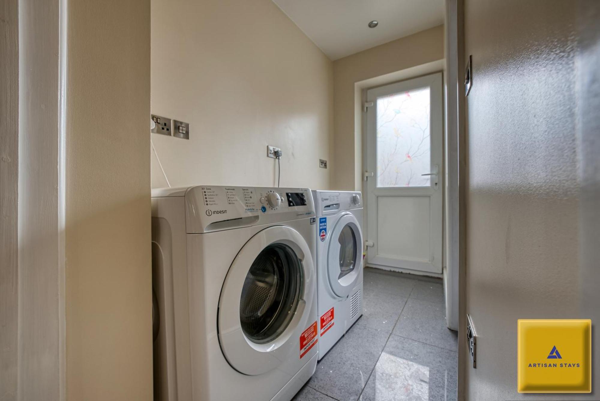 Сasa de vacaciones 4 Bedroom, 6 Beds, 3 Bathrooms, Near Nec & Birmingham Airport, Business, Contractor And Family Friendly, Free Wi-fi, Free Parking