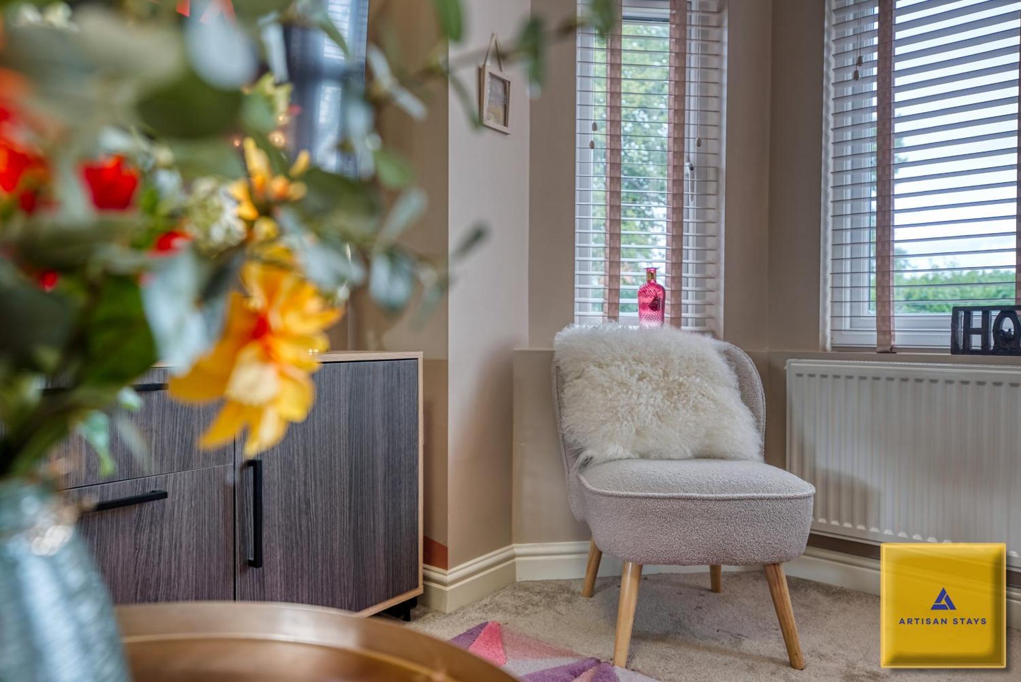 Сasa de vacaciones 4 Bedroom, 6 Beds, 3 Bathrooms, Near Nec & Birmingham Airport, Business, Contractor And Family Friendly, Free Wi-fi, Free Parking