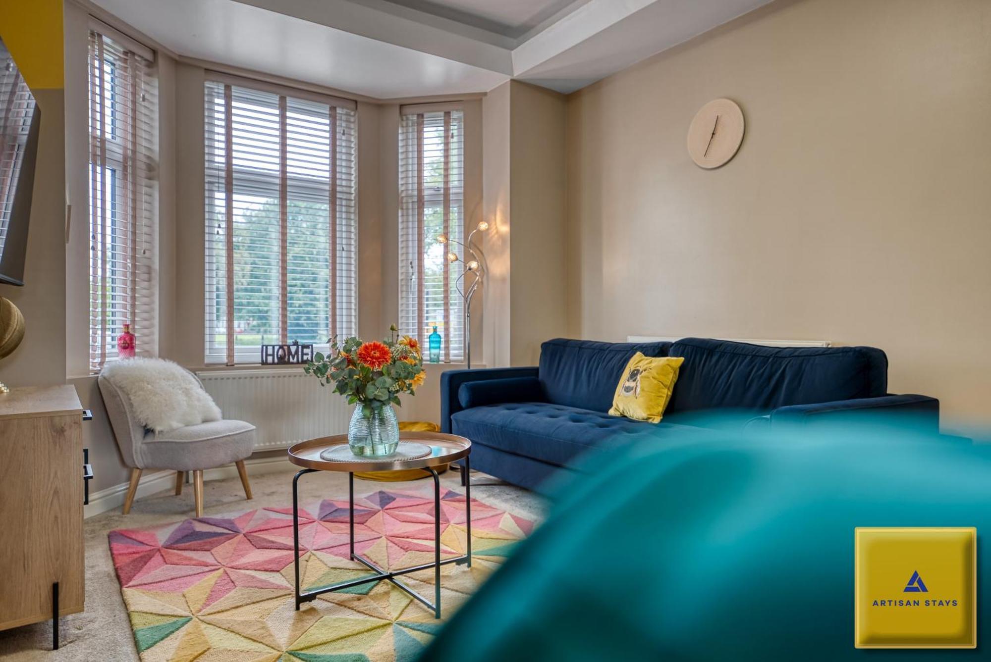 Сasa de vacaciones 4 Bedroom, 6 Beds, 3 Bathrooms, Near Nec & Birmingham Airport, Business, Contractor And Family Friendly, Free Wi-fi, Free Parking *