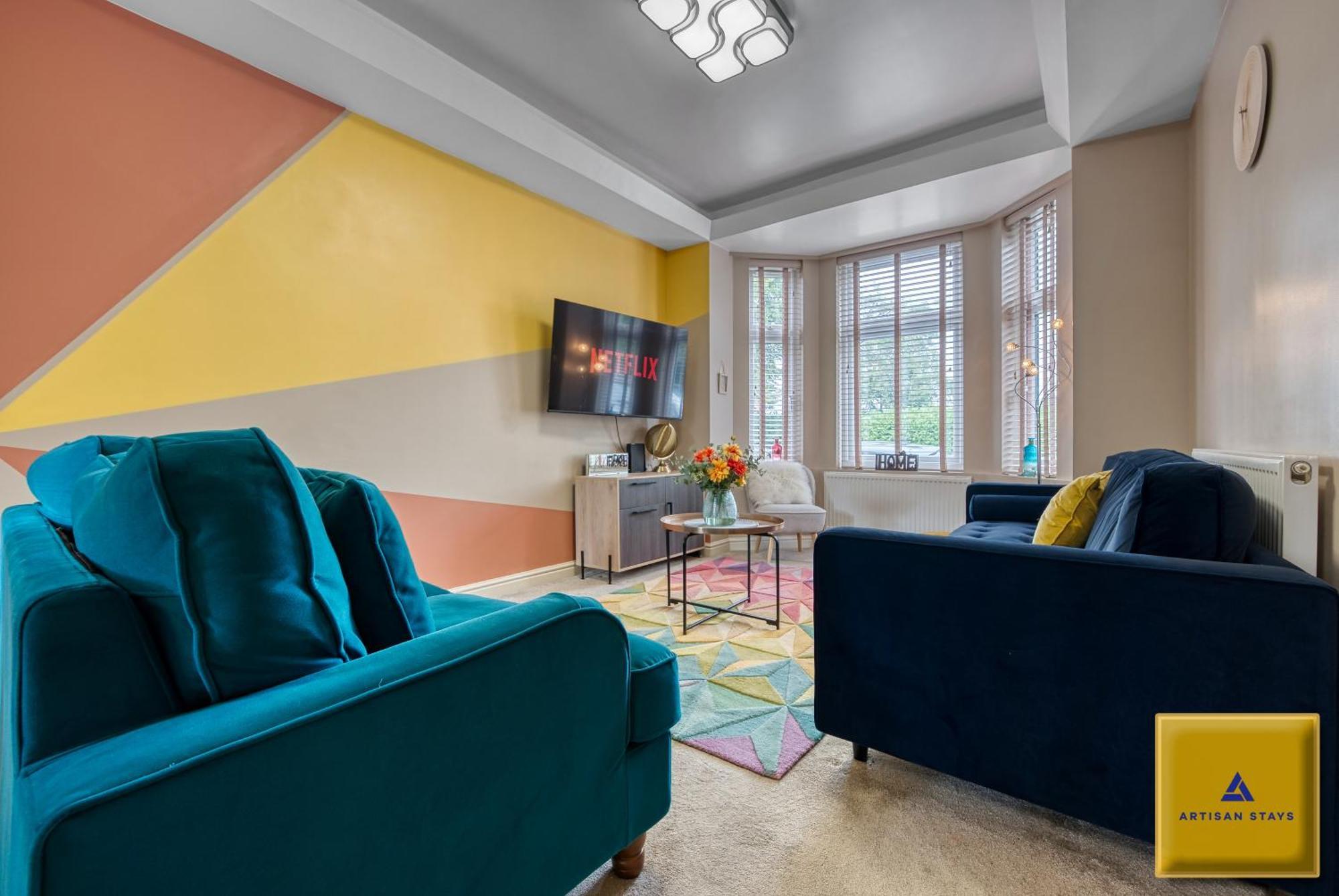 4 Bedroom, 6 Beds, 3 Bathrooms, Near Nec & Birmingham Airport, Business, Contractor And Family Friendly, Free Wi-fi, Free Parking Сasa de vacaciones *